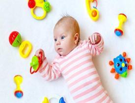Bebeklerin ilk yaş oyuncakları neler olmalı?