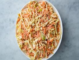 Coleslaw nedir ve en kolay Coleslaw lahana salatası nasıl yapılır?