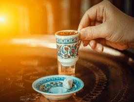 Türk kahvesinin yanında ne iyi gider? Kahvenin yanına yapılan ikramlıklar 