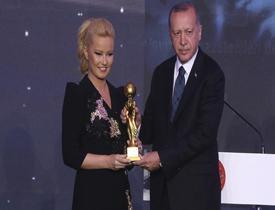 Başkan Erdoğan'dan Müge Anlı'ya 'En İyi Reality Haber Programı' ödülü