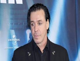 Rammstein'ın solisti Till Lindemann koronavirüs nedeniyle yoğun bakıma alındı