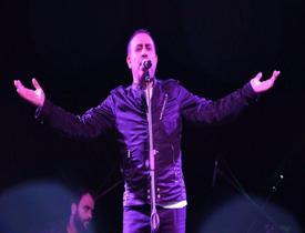 Haluk Levent  İzmir'de 100. yıl konseri verdi
