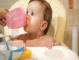 Bebeklere ne zaman su verilir? Mama ile beslenen bebeğe su verilir mi?