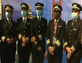 Hindistanlı kadın pilotlar 17 saatlik direkt uçuşla dünya rekoru kırdılar