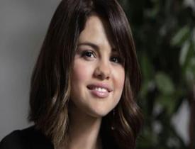 Dünyaca ünlü şarkıcı Selena Gomez Türkiye'ye selam gönderdi