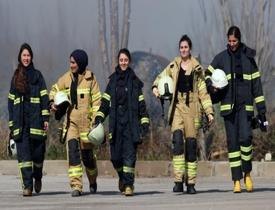 Bursa'da zorlu eğitimlerden geçen kadın itfaiyeciler olaylara karşı teyakkuzda bekliyor
