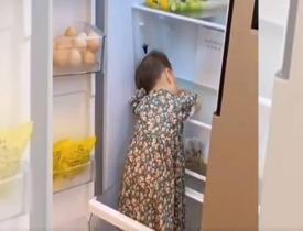 Sıcak havalara dayanamayan bebek buzdolabına girdi!