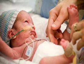 Bebeklerin küvöze alınma nedeni! Kaç kilo bebek küvöze alınır? Yeni doğan küvöz özellikleri