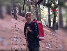 Antalya'da yaşlı kadın orman ekiplerine erzak taşıdı