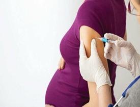 Covid-19 aşısı anneyi de bebeği de koruyor: Kordondan ve sütten bebeğe geçer