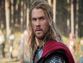 Thor'un yıldız oyuncusu Chris Hemsworth'in kar banyosuna beğeni yağdı! 