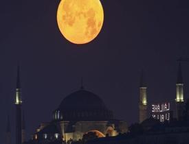 İstanbul'un en güzel manzarası "Süper Ay"