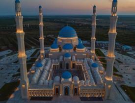 Orta Asya'nın en büyük camisi ibadete açıldı! Guinnes'e aday gösterildi