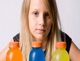 Uzmanlar uyardı! Çocukların enerji içeceği içmesi başarısızlığa sebep oluyor