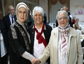 Emine Erdoğan Dünya Yaşlılar Günü'nü kutladı!