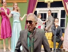 Haldun Dormen'e sahnede doğum günü sürprizi! 95 yaşına giren usta oyuncu...