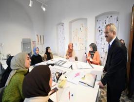 Bakan Özer, Meb'in ilk moda akademisini ziyaret etti! Usta öğreticilerle sohbet etti