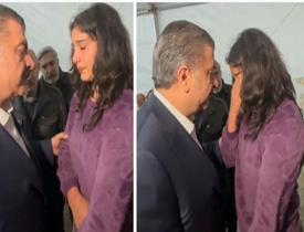 Fahrettin Koca depremzede kıza soru sordu! Kız gözyaşları içinde cevap verdi