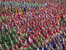 Hindistan'da akıllara durgunluk veren rekor! 11 bin kişinin dansı Guinness'e girdi