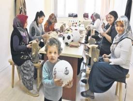 Burdurlu girişimci kadınlar el ele vererek "Bocce topu"nu yapıyor! Dünyada bir numara olan...