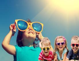 Çocuklar için en uygun güneş gözlüğü nasıl olmalı? Çocuk gözlüklerinin özellikleri...