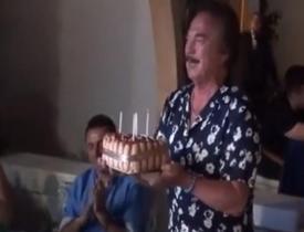 Özcan Deniz'den Orhan Gencebay'a sahnede doğum günü sürprizi
