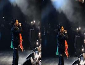 Rapçi Mero'dan Filistin'e destek! Konserinde Filistin bayrağı açtı