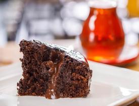 Browni tadında ıslak kek tarifi nasıl yapılır? Brownie'ye rakip olacak mükemmel ıslak kek 