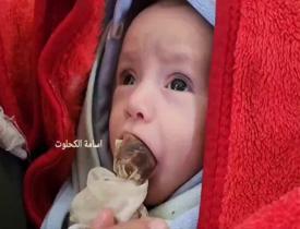 O görüntü yürekleri yaktı! Sütü kesilen Filistinli anne bebeğini...