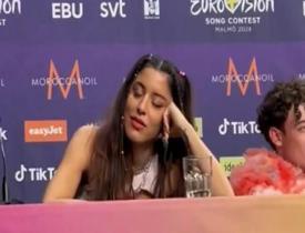 Yunan şarkıcı Marina Satti Eurovision'da İsrailli Eden Golan'ı tavırlarıyla protesto etti!