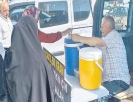 Vatandaşa ücretsiz ikramda bulunuyor! Lokman amcanın tek isteği bir 'Allah razı olsun'