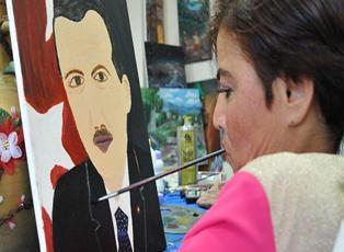 Ağzıyla yaptığı portreyi Erdoğan'a vermek istiyor