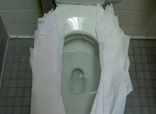 Tuvalet kağıdını sakın böyle kullanmayın!