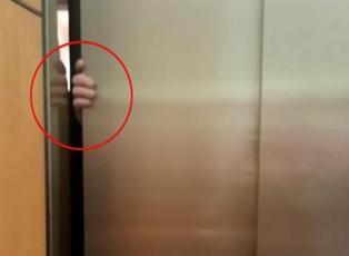 Ünlü oyuncu asansörde mahsur kaldı