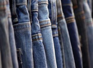 Sokak modasının vazgeçilmezi: Kot pantolon