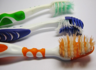 Diş fırçalarınızı değerlendirmenin 10 pratik yolu