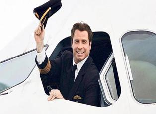 John Travolta uçağını bağışladı