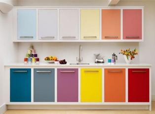 Renkleriyle baharı getiren mutfaklar