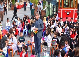 Kitapseverler Taksim Meydanı'nda buluştu