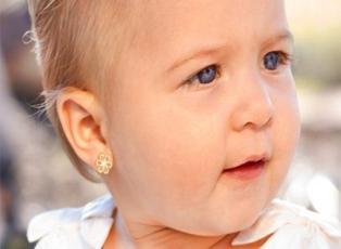Bebeklerin kulakları ne zaman deldirilmeli?