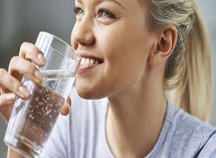 Aç karna su içmenin faydaları