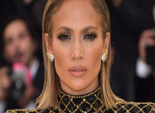 Jennifer Lopez'in giydiği kot çizme alay konusu oldu!