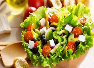 Sağlıklı bir vücut için tüketilmesi gereken salatalar