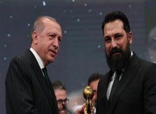 Başkan Erdoğan'dan Bülent İnal'a ödül!