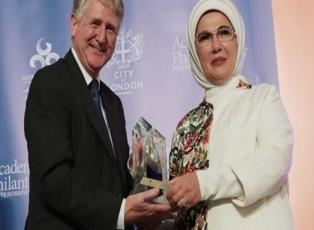 Emine Erdoğan'a 'İnsani Takdir Ödülü' verildi