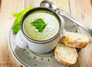 Çiğ yeşil çorba nasıl yapılır?
