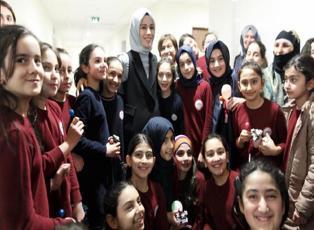 Esra Albayrak Kızlar için Vizyoner Hedefler projesi rozet töreninde!