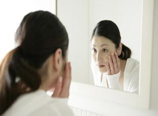 Dismorfofobi( Ayna hastalığı) belirtileri nelerdir ? Tedavisi var mıdır?
