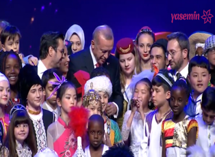 Başkan Erdoğan çocuklarla beraber şarkı söyledi