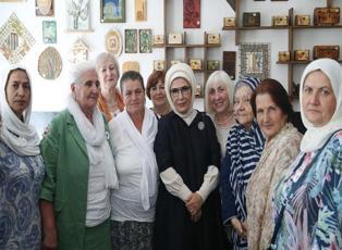Emine Erdoğan Srebrenitsa anneleriyle bir arada